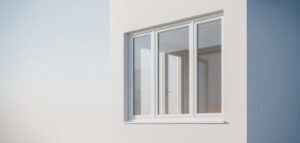 Nyinstallerat fönster med tre glas i en modern villa.